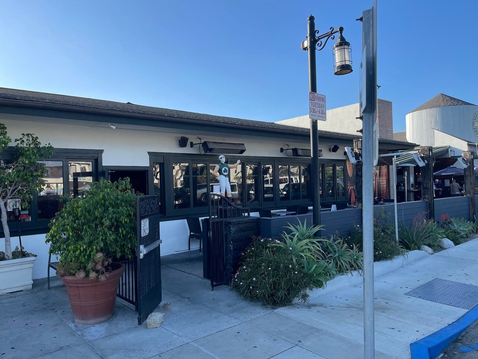 Hennessey's Tavern
